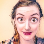 Frau mit grossen Augen